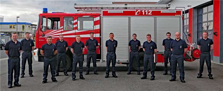 Die zwölf neuen Auszubildenden der Berufsfeuerwehr Koblenz.Quelle: Stadtverwaltung Koblenz