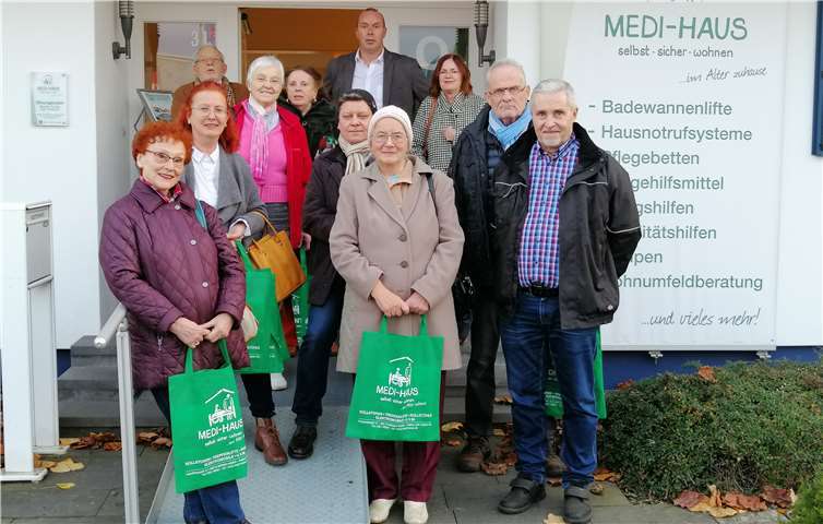 Die zwölfköpfige Abordnung aus dem Kannebäckerland zu Besuch im MEDI-HAUS.Quelle: MEDI-CENTER