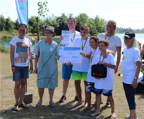 Die Šieger der 2. Solarboot-Regatta: Die „Sonnenfänger“ der Realschule plus Kandel.