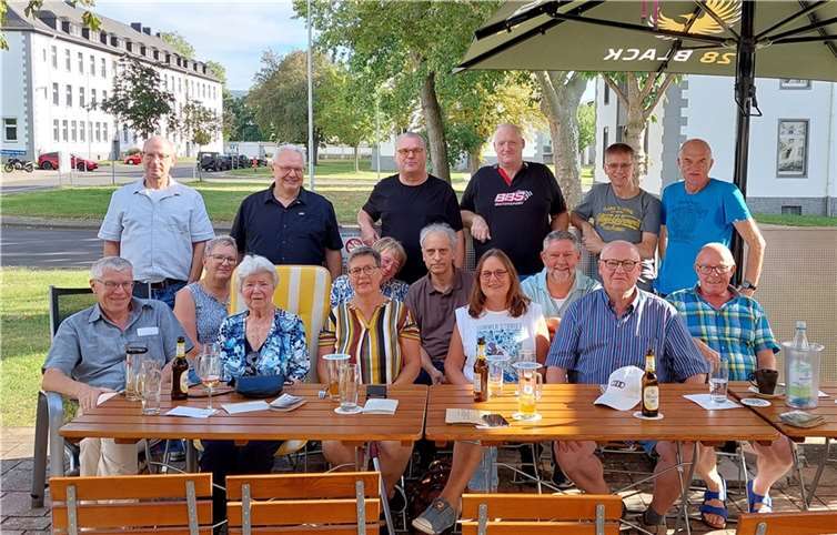 „Dienst-„älteste Teilnehmerin: „Tante“ Margot Laßmann mit 87 Jahren (1. Reihe, 2.v.l.), die damalige rechte Hand des Spießes. Foto: Waluga