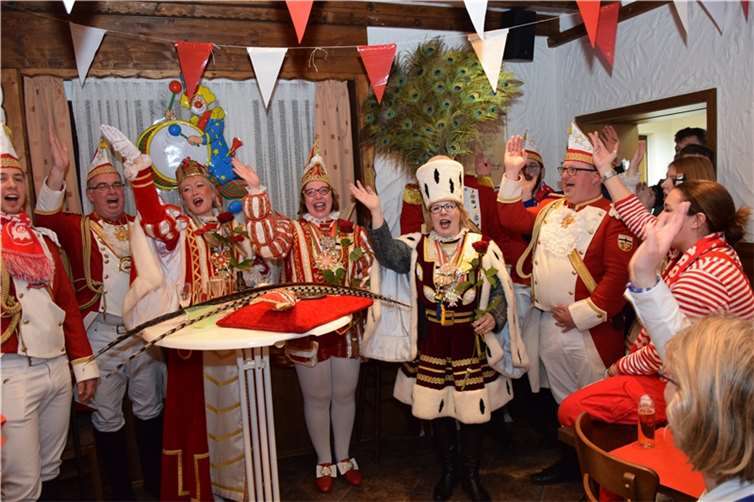 Dienstags Abends wurded die Rheinbacher Tollitäten " gerupft" und mussten ihre I...