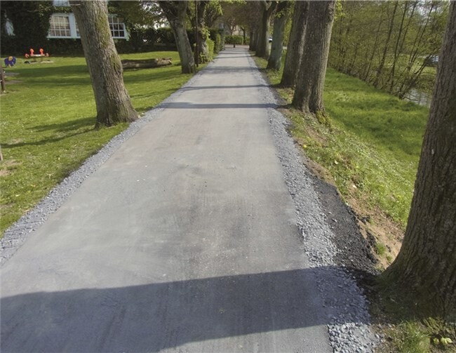 Dierdorf. Im Zuge von Straßenunterhaltsmaßnahmen im Stadtgebiet wurde nunmehr der Spazierweg „Am Dämmchen“ zwischen Eulenturm und Burgplatz mit einer neuen Teerdecke versehen. Der von vielen genutzte Weg ist nach kurzzeitiger Sperrung wieder für Alle benutzbar.PressemitteilungThomas Vis, Stadtbürgermeister
