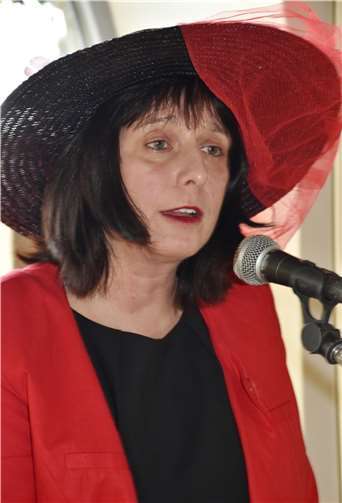 Dierdorfs „First Lady“ Susanne Vis nahm lokale Ereignisse auf Korn.