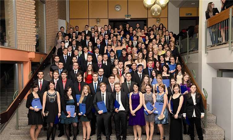 Diese Abiturientinnen und Abiturienten erhielten ihr "Reifezeugnis". privat