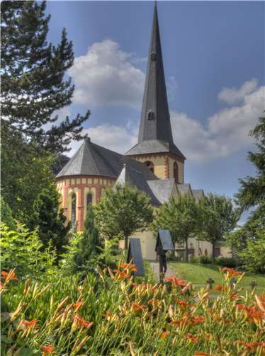 Diese Aufnahme der Martinskirche in Linz am Rhein von Thomas F. Müller ziert die Titelseite der Martinsbroschüre. Foto: Thomas F. Müller