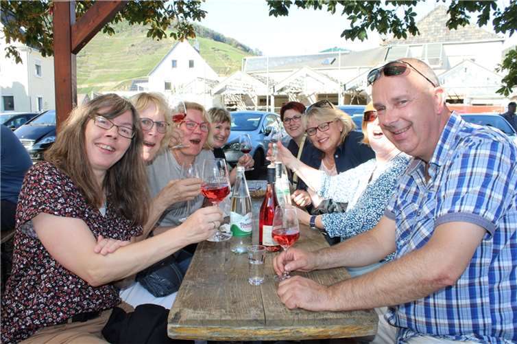 Diese Besuchergruppe aus Oldenburg kommt seit 25 Jahren zum Mayschoßer Weinfest.