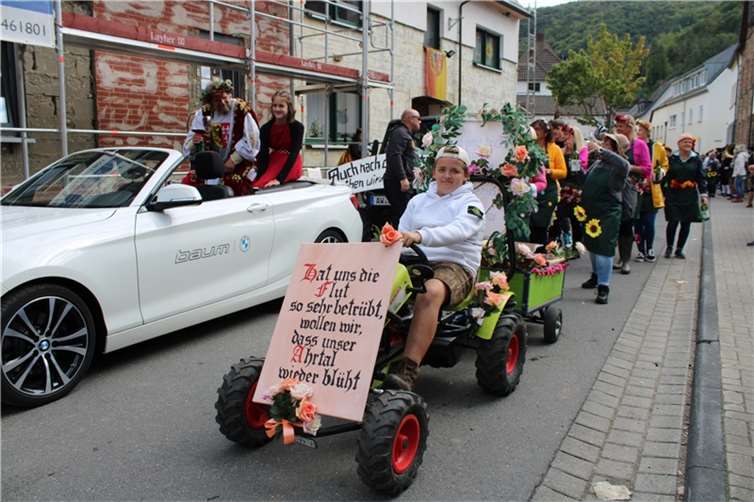 Diese Dernauer Gruppe ist sich sicher – das Ahrtal wird wieder erblühen.