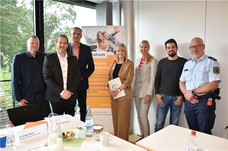 Diese Gesprächrundenteilnehmer und die Vocatiumleiterinnen diskutierten über die Generation Z. Fotos: HEP