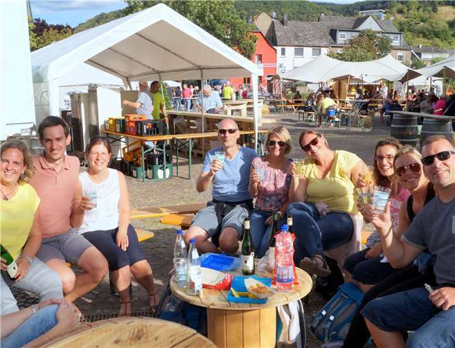 Diese Gruppe kam aus Kaiserslautern und vergnügte sich beim1. Food & Wine Festival bei tollem Wetter auf dem Treiser Festplatz prächtig. Fotos: -TT-