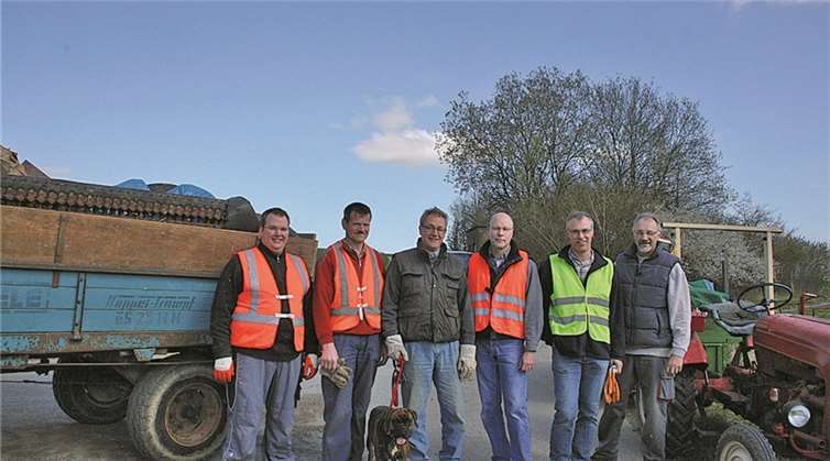 Diese Helfer waren im Rahmen der 10. Auflage der kreisweiten Aktion des „Dreck-Weg-Tags“ in Waldorf am vergangenen Wochenende unterwegs, um illegal entsorgten Müll in der Gemarkung aufzusammeln. WER