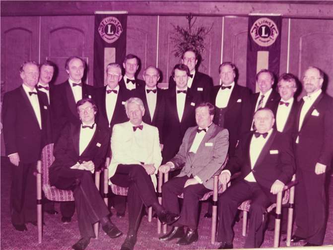 Diese Männer gründeten 1984 den Lions Club Rhein-Wied. Quelle: Lions Club Rhein-Wied