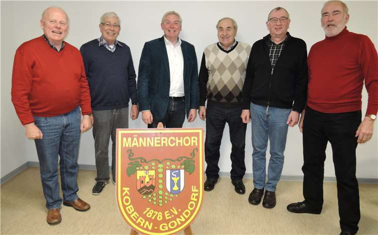 Diese Sänger wurden für ihre langjährige Mitgliedschaft geehrt. privat