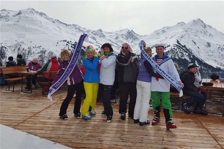 Diese Schängel feierten Karneval in Tirol (von links): Nicole Flick, Andrea Hilden, Katja Stein, Thorsten Schneider, Myriam Kirschner und Markus Hemmers.privat