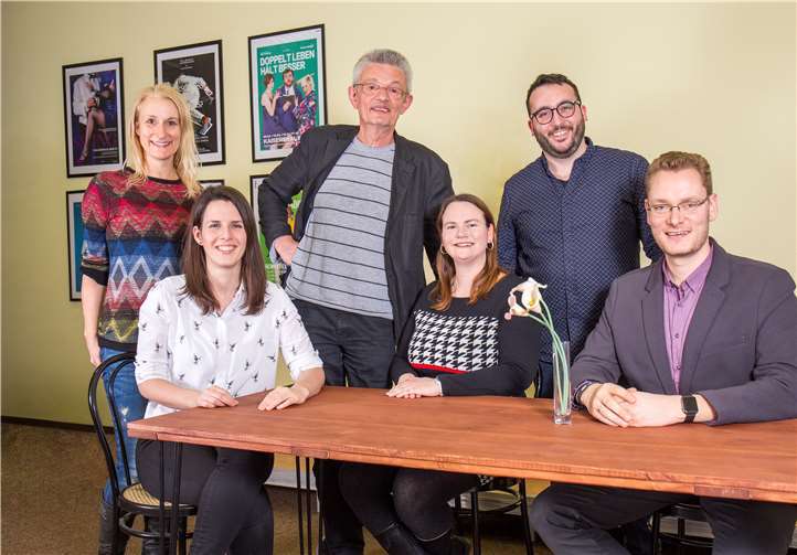 Diese Schauspieler wollen im März und April mit dem Theaterstück „Die Niere“ von Stefan Vogel die Besucher in der Schottelhalle in Spay die Leute begeistern.Fotos: privat