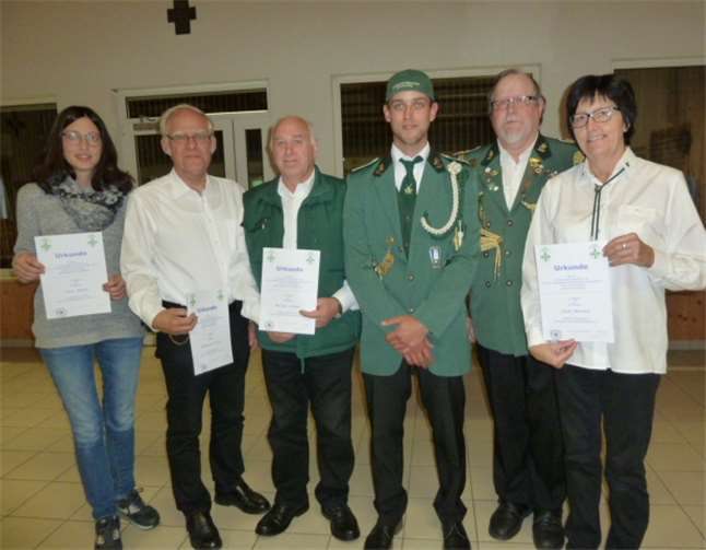 Diese Schützinnen und Schützen belegten die ersten Plätze im Kleinkalibergewehrschießen.