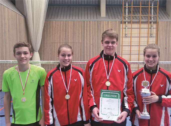 Diese Spieler waren die Reise nach Trier angetreten und siegten eindrucksvoll: Philip Kaiser, Antonia Remakulus, Michael Janzen und Nicola Remakulus. privat