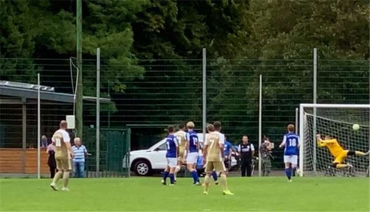 Diese Spielszene zeigt einen Freistoß von Ivo. Foto: privat