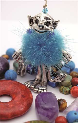 Diese Trollinka Aqua Edelsteine gibt es beispielsweise bei Funkelkram zu kaufen.