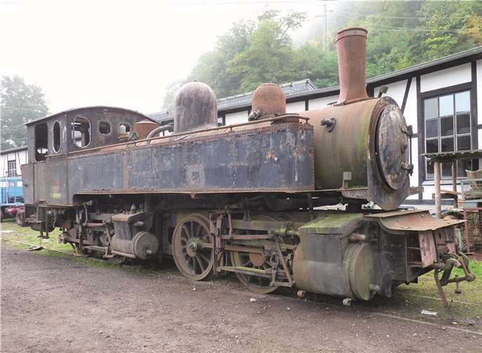 Diese in die Jahre gekommene Maschine kaufte dieInteressengemeinschaft Brohltal-Schmalspureisenbahn e. V. bei derportugiesischen Staatsbahn Portugal und ist nunmehrdabei, Gelder für die Restaurierung zu generieren.