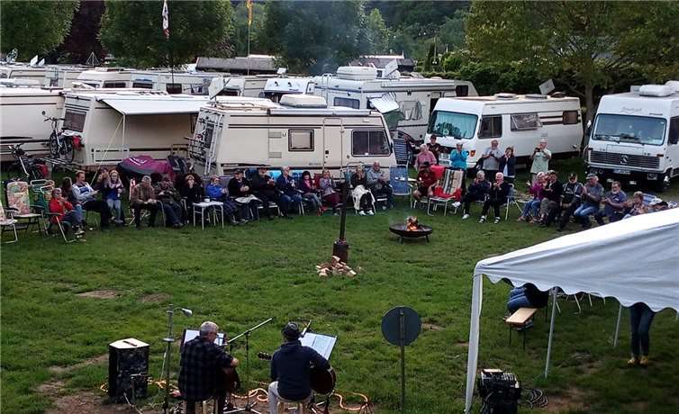 Diese inzwischen selten gewordenen Campingfahrzeuge, Luxus aus den Ende 70er, Anfang 80er Jahre, zum Teil individuelle Einzelanfertigungen fanden sich zum 18. Mal zusammen.Fotos: privat