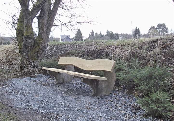 Diese schöne Bank lädt zum Verweilen ein.privat