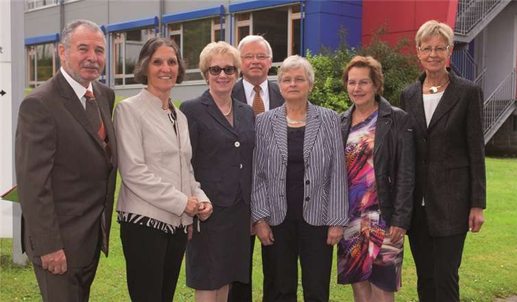 Diese sieben Lehrerinnen und Lehrer gehen am Ende des Schuljahres in den verdienten Ruhestand. Günter Hilger, Walburga Rudolph, Alexandrine Reuter, Ulrich Christian, Heidi Christian, Cornelia Schippert-Winkler und Christa Weber-Daheim. -WT-