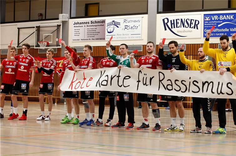 Diese tolle Aktion gegen Rassismus fand bereits vor der Oberliga-Partie statt. HV Vallendar