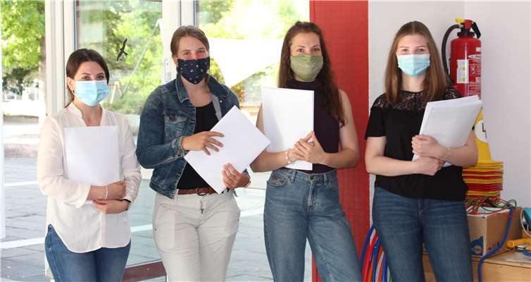 Diese vier Lehramtsstudentinnen bringen den Kindern in den nächsten beiden Wochen versäumten Unterrichtsstoff nahe. Fotos: Tina Schmidt / Stadtverwaltung Lahnstein