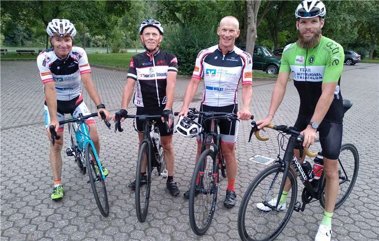 Diese vier Radler haben die Strecke komplett gefahren: Christian Wilkening (v.li.n.re.), Werner Fuhrmann, Robert Marquet und Matthias Welther. Foto: privat