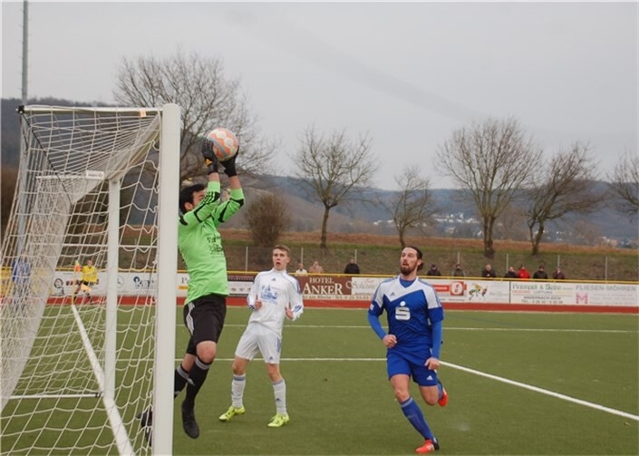Diesen Ball konnte der Gäste Keeper noch sicher abfangen.