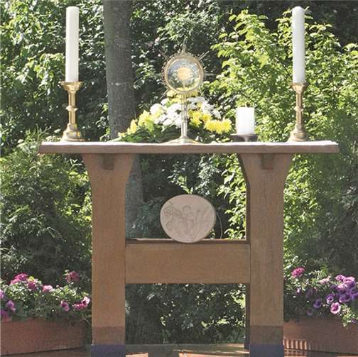 Dieser Altartisch wurde gestohlen. privat