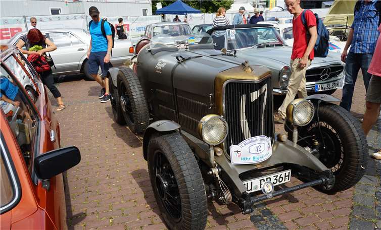 Dieser Amstrong Siddely aus dem Jahre 1936 war das älteste Fahrzeug.