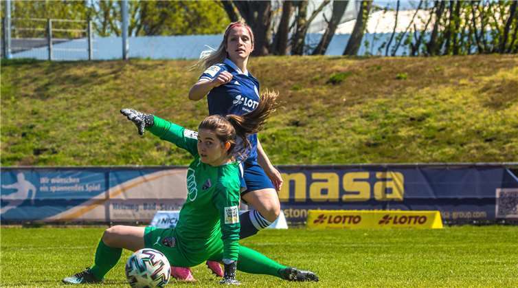 Dieser Angriff von Antonia Hornberg geht nur ganz knapp am Pfosten vorbei.