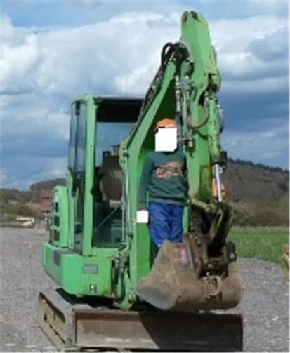 Dieser Bagger wurde auf einer Baustelle in Bell gestohlen. Foto: Polizei