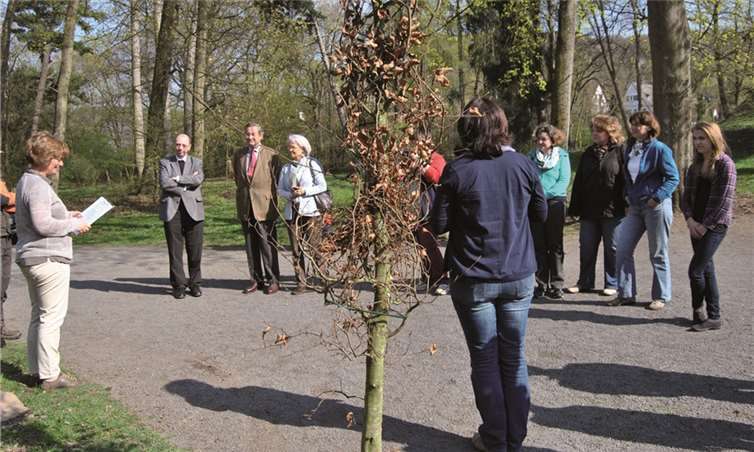 Dieser Baum soll auch den Dank ausdrücken, dass alle immer im Schlosspark der Familie zu Sayn-Wittgenstein willkommen sind.