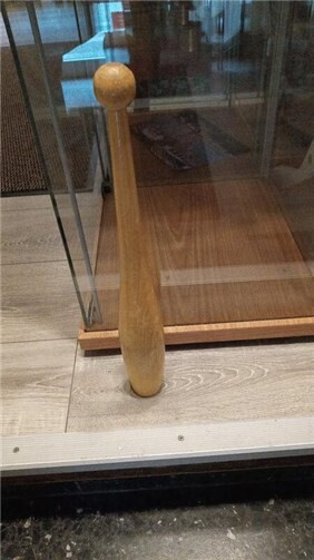 Dieser Kegel aus dem Hotel „Zum Stern“ ist nun ein Bestandteil im kleinen Rheinbrohler Heimatmuseum.  Foto: privat