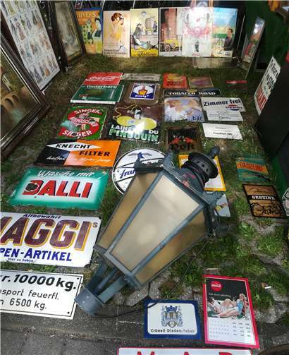 Dieser Stand hatte sich unter anderem auf alte Schulder spezialisiert.