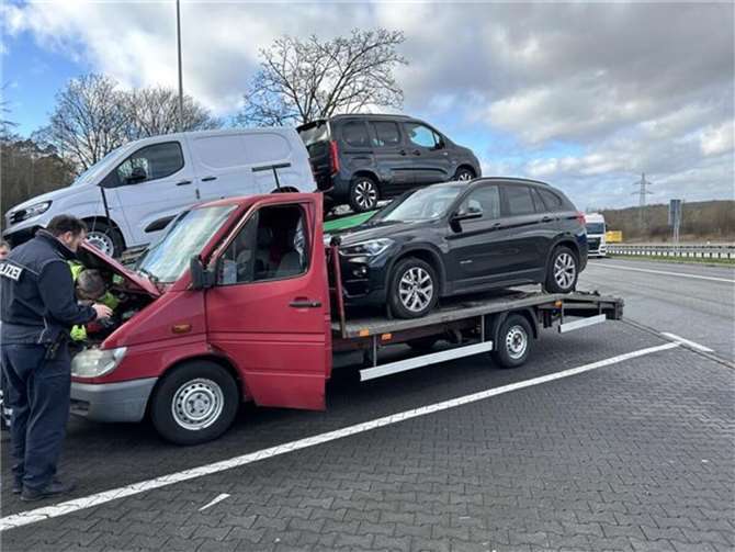 Dieser Transporter durfte seine Fahrt nicht fortsetzen.Foto: Verkehrsdirektion Koblenz