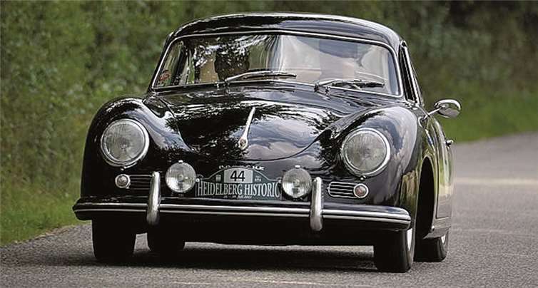 Dieser schwarze Oldtimer, ein Porsche 356 wurde gestohlen. privat