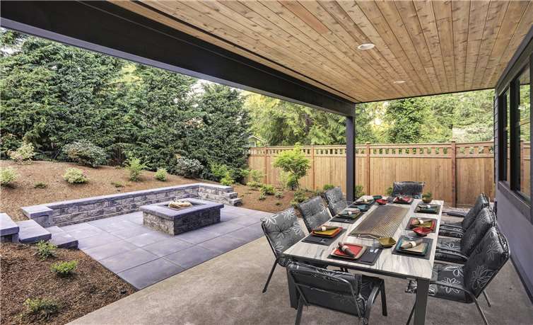 Dieser von Steinmetz- und Steinbildhauermeister Torsten Robert geschaffene Grilltisch ist für jeden Garten und jede Terrasse eine exklusive Augenweide. Fotos: Stein-Tec Robert