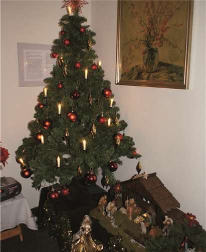 Dieser wunderschöne Weihnachtsbaum empfing die Besucher der Weihnachtsfeier in der Seniorenbegnungsstätte Mülheim.-privat