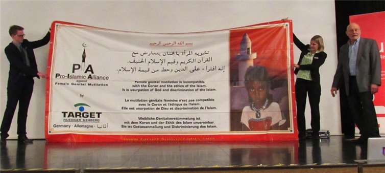 Dieses Banner in Mekka aufhängen zu können, davon träumt Rüdiger Nehberg.