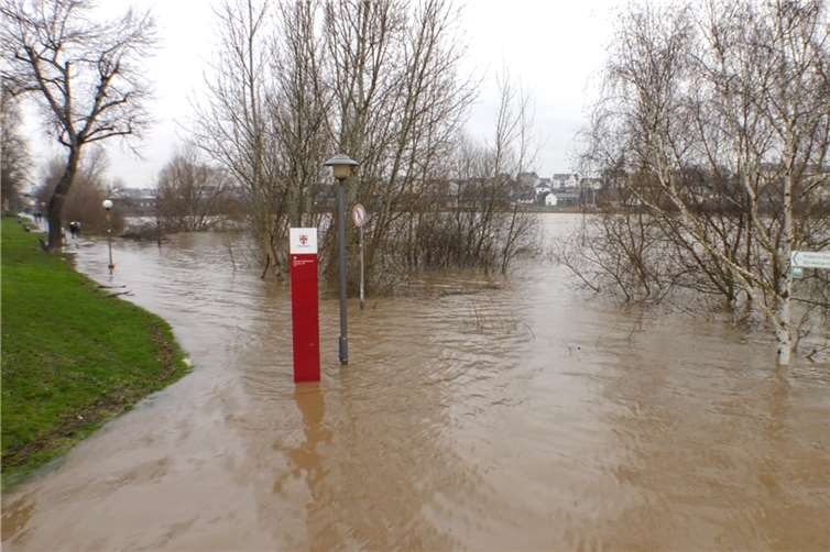 Dieses Bild bot sich am Samstag noch in Koblenz, nun sinken die Pegelstände in Koblenz zum Glück. Fotos: C.Fiala