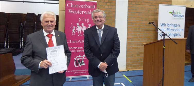 Dieses Chormitglied wurde für seine 60-jährige Vereinstreue ausgezeichnet. Foto: privat