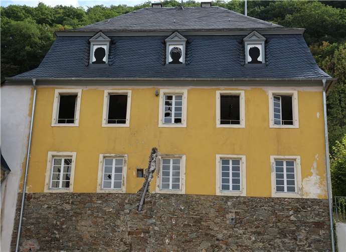 Dieses Comptoir stammt aus dem Jahr 1769 und ist das einzig erhaltene Gebäude aus der Gründungszeit der Sayner Hütte.