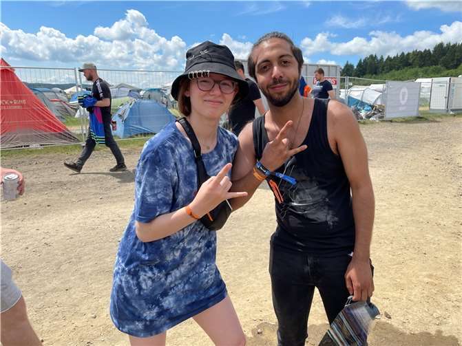 Dieses Duo aus Limburg an der Lahn freute sich schon auf die Bands an Samstag und Sonntag.  Foto: Daniel Robbel
