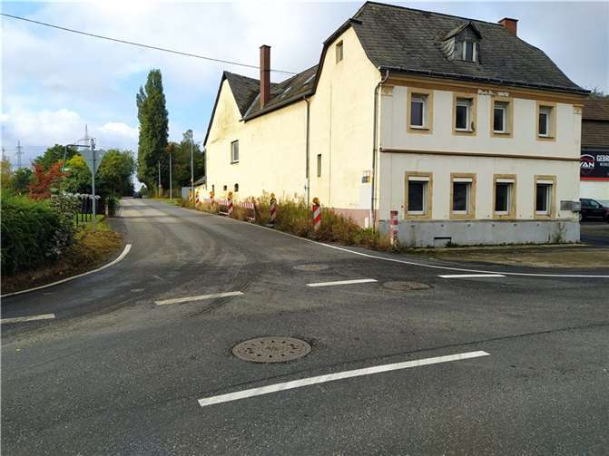 Dieses Gebäude an der Ecke St. Sebastianer-Straße / Mailust wird vor den Kanalbauarbeiten abgerissen. Foto: Stadt Koblenz