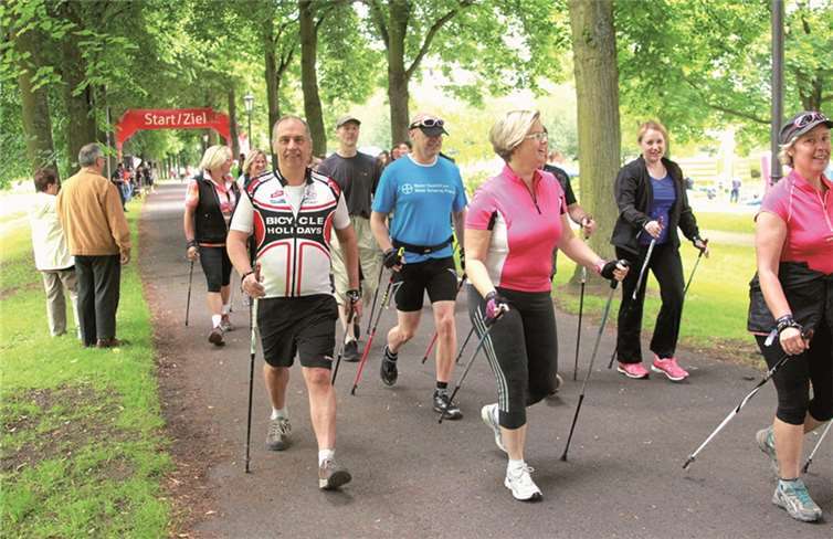 Dieses Jahr besteht erstmals die Möglichkeit, beim Ahraton auch Nordic-Walking zu betreiben. Privat
