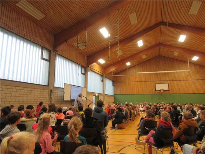 Dieses Jahr feierte die gesamte Schulgemeinschaft mit ihren 14 Schulklassen (268 SchülerInnen) und allen Lehrkräften Erntedank wieder gemeinsam.  Fotos: Grundschule Bodelschwingh