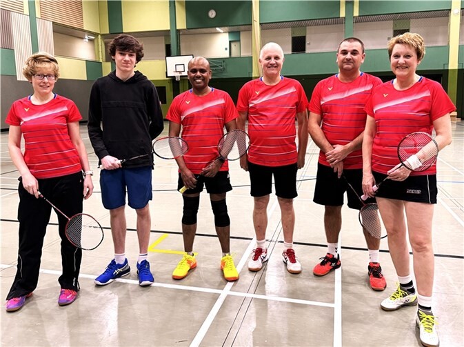 Dieses Mal spielten für den SV Unkel v.l.n.r.: Sandra Schreiber, William Unkel, Arun Karuvelil, Claus Schulte, Skender Bunjaku und Claudia Bauch.  Foto: privat